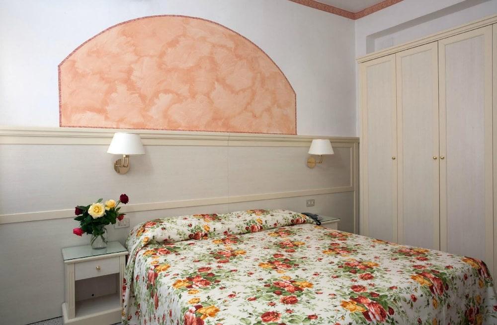 Hotel Arcade Rimini Extérieur photo