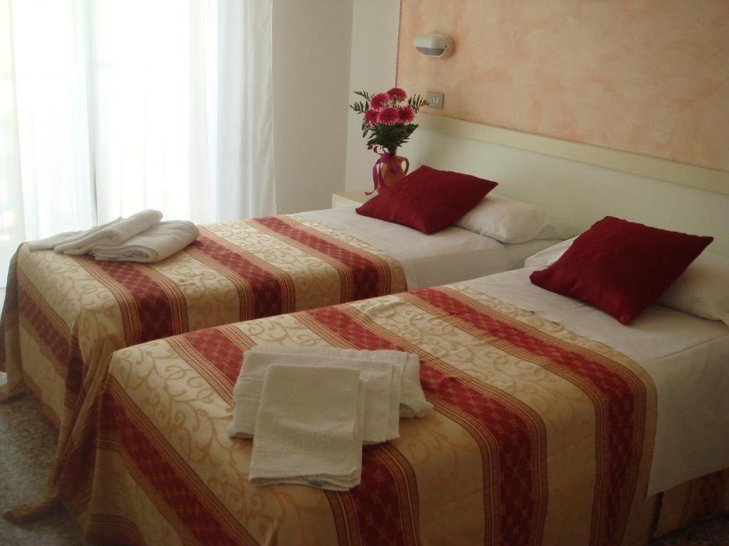 Hotel Arcade Rimini Extérieur photo