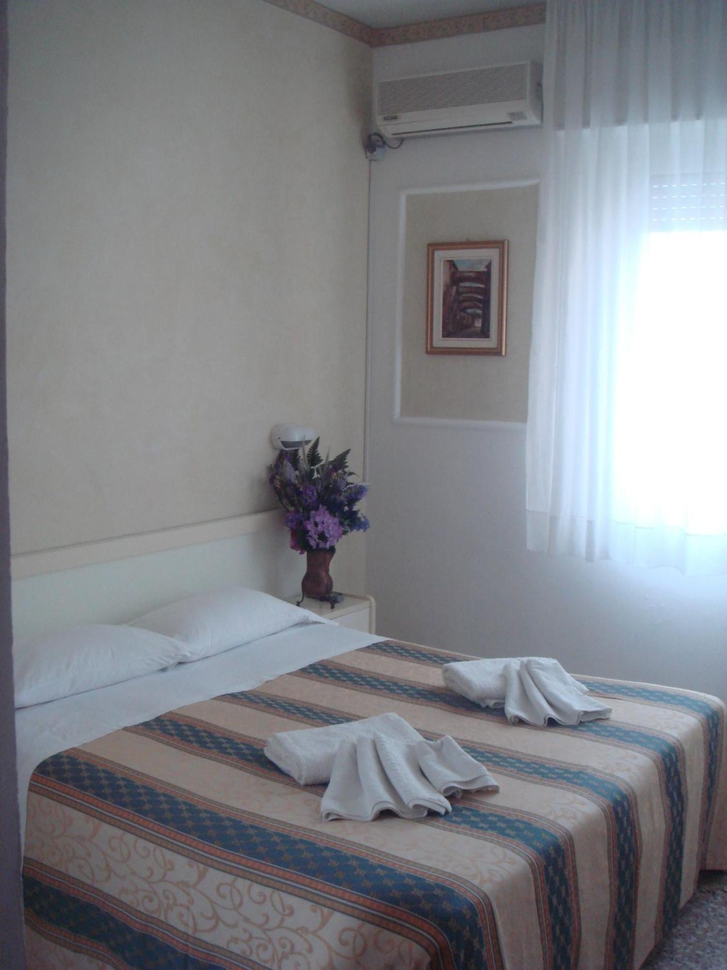Hotel Arcade Rimini Extérieur photo