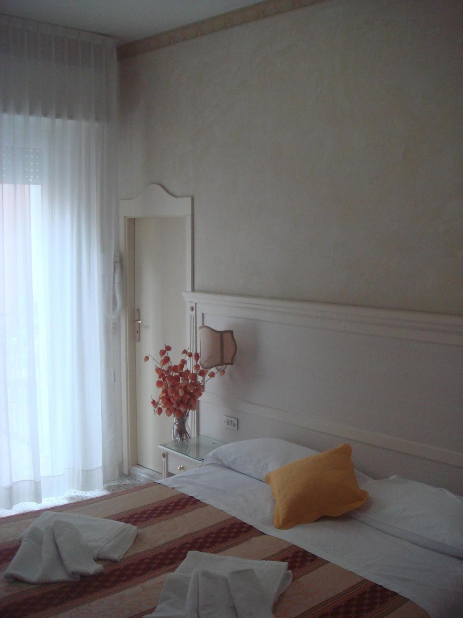 Hotel Arcade Rimini Extérieur photo