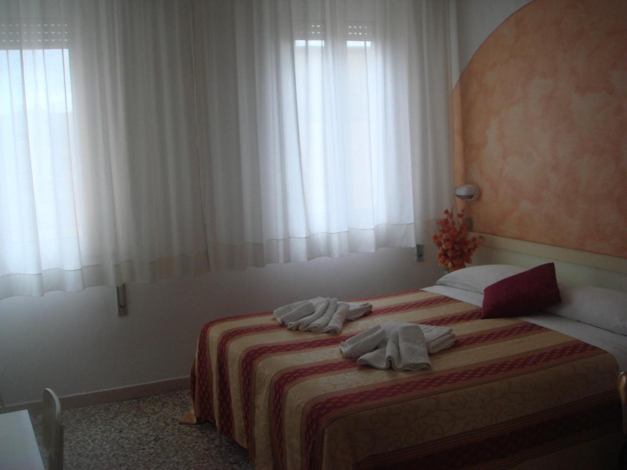 Hotel Arcade Rimini Extérieur photo