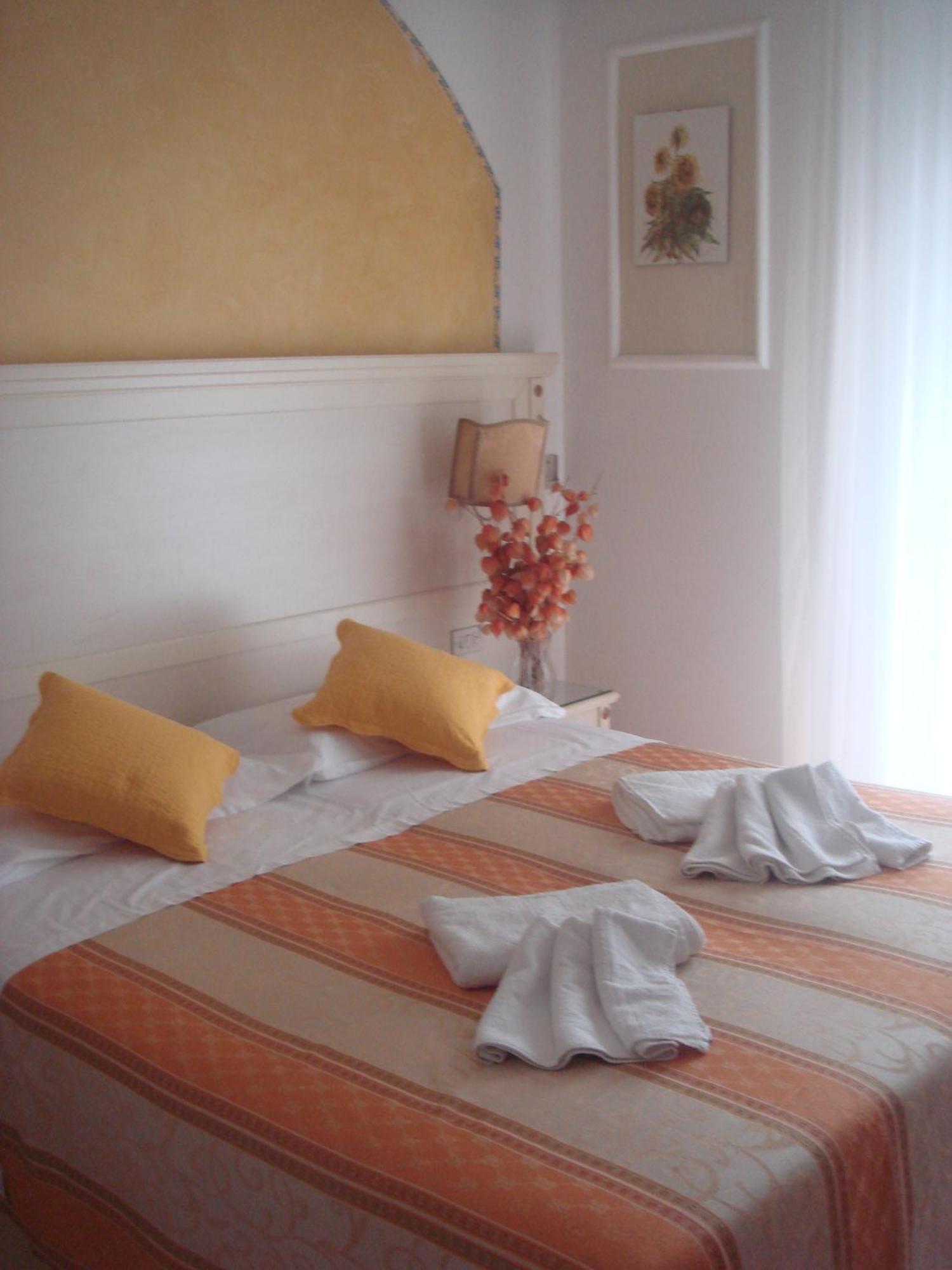 Hotel Arcade Rimini Extérieur photo